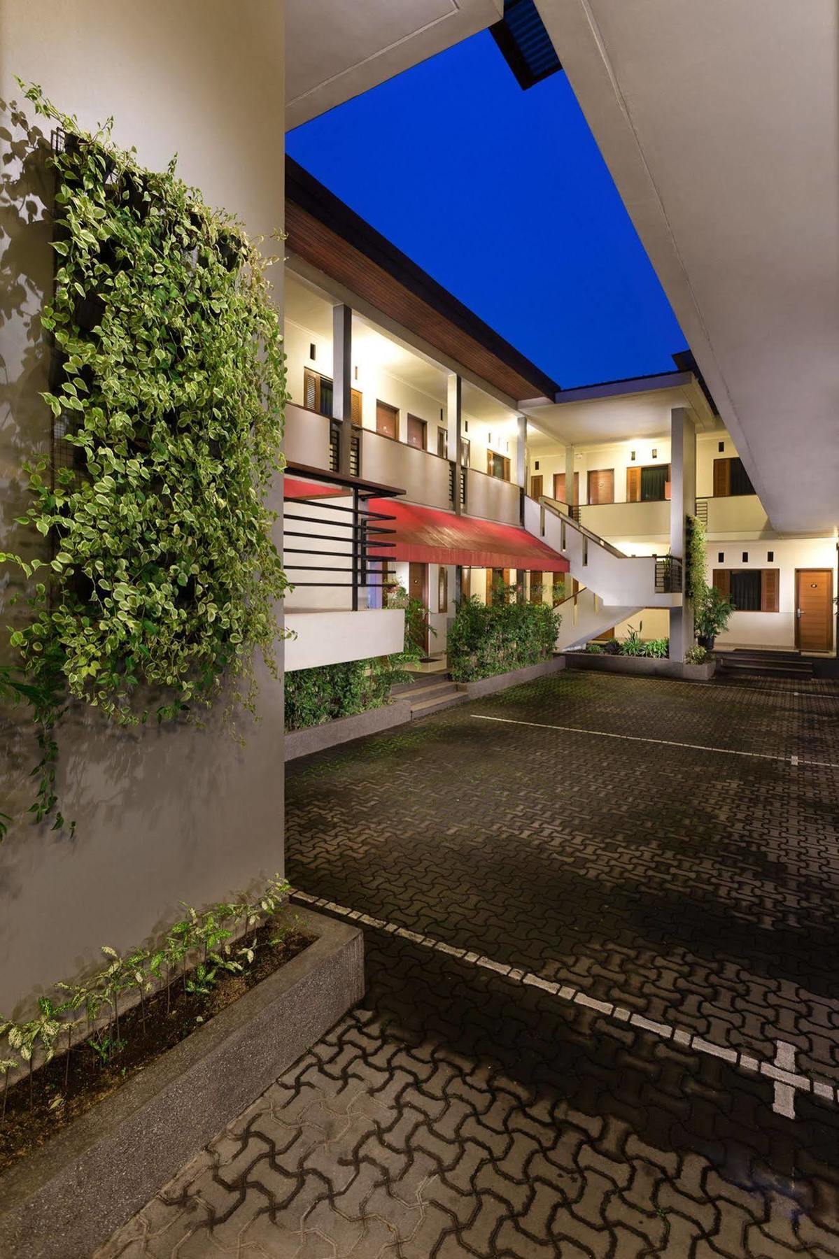 Ilos Hotel Bandung Exterior photo