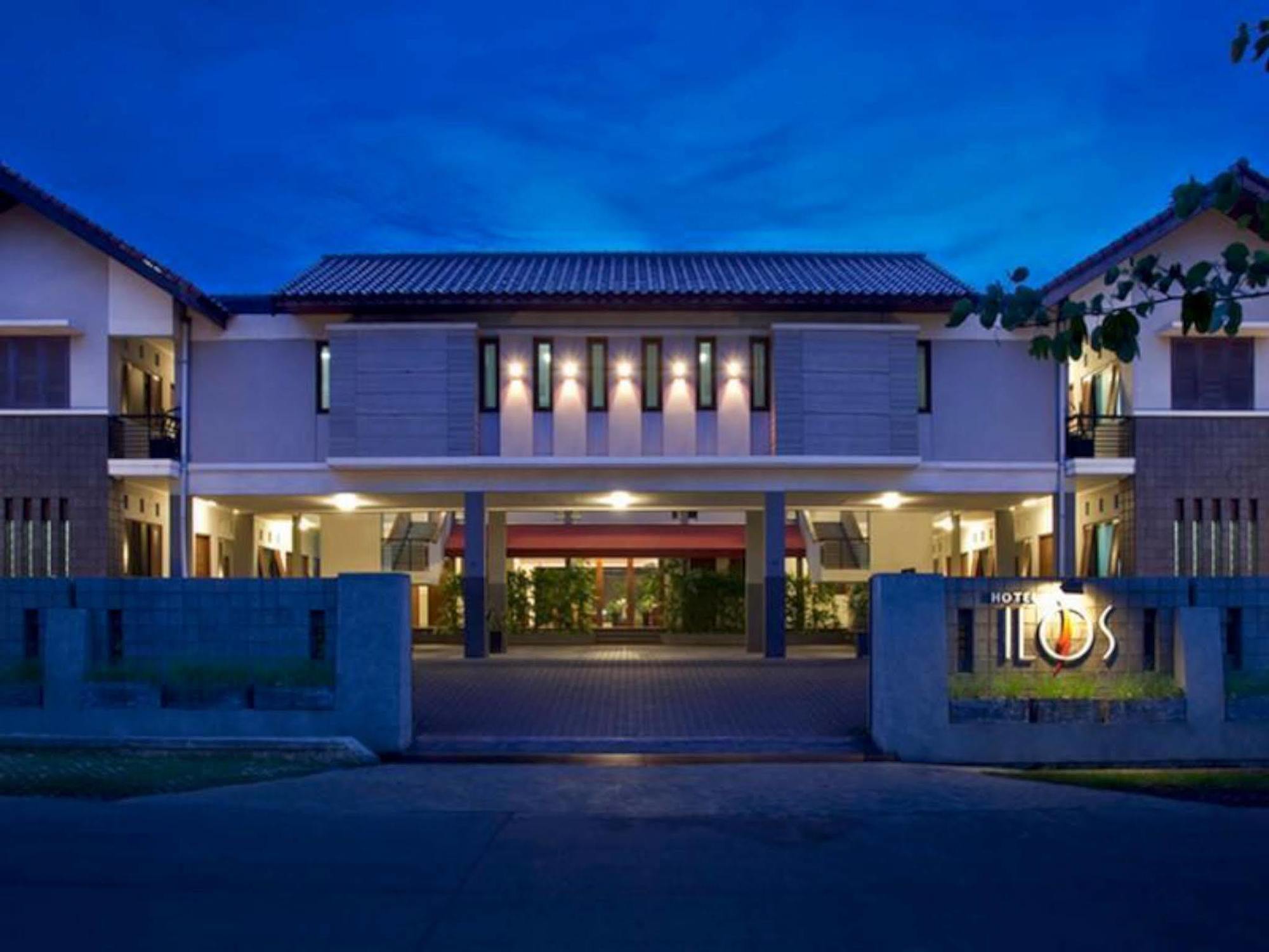 Ilos Hotel Bandung Exterior photo